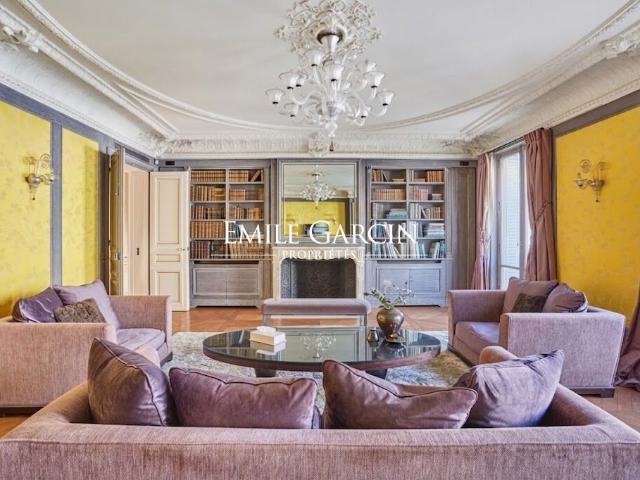 Appartement de luxe de 4 pièces en vente à Champs Elysées, Madeleine, Triangle d’or, France