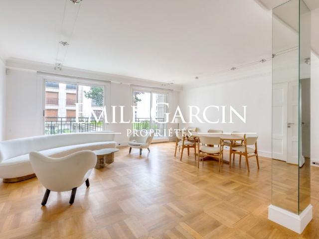 Appartement de luxe de 4 pièces en vente à Champs Elysées, Madeleine, Triangle d’or, Paris, Île de France