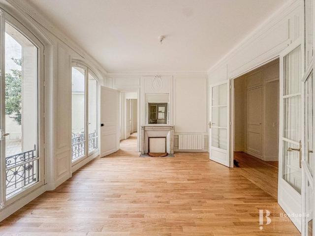 Appartement de luxe de 5 pièces en location à Champs Elysées, Madeleine, Triangle d’or, Paris, Île de France