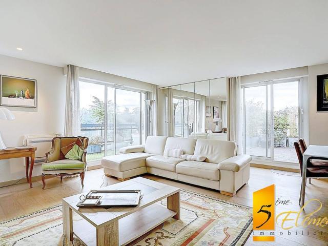 Appartement de luxe de 5 pièces en vente à Écully, France