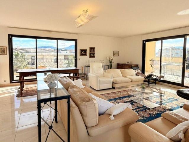 Appartement de luxe de 138 m2 en vente Hyères, Provence Alpes Côte d'Azur