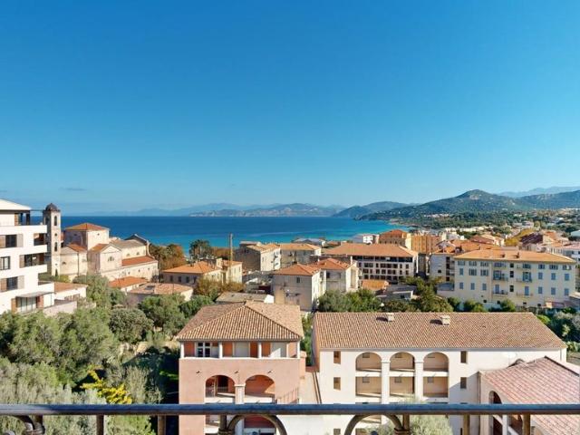 Appartement de luxe de 5 pièces en vente à L'Île Rousse, France