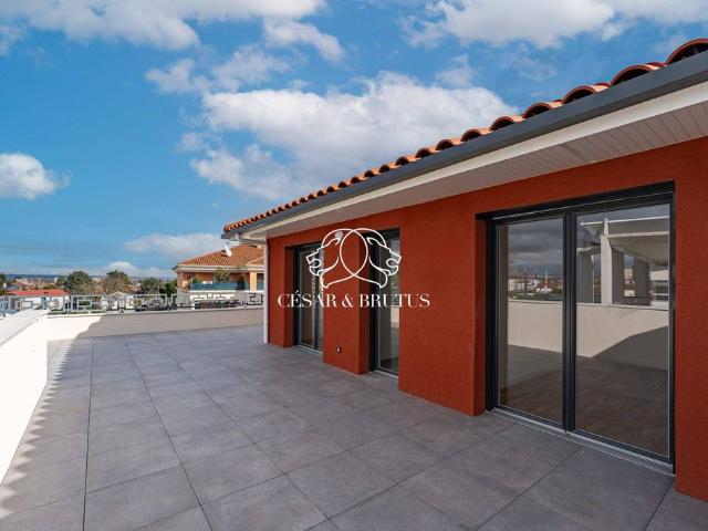 Appartement de luxe de 5 pièces en vente à Meyzieu, France