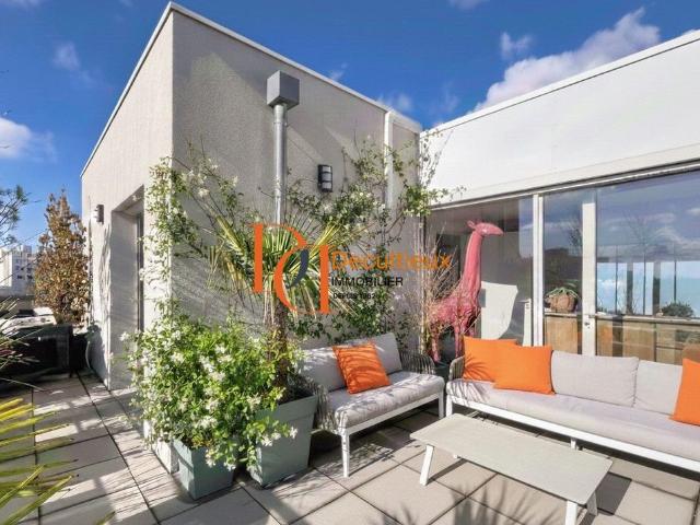 Appartement de luxe de 5 pièces en vente à Villeurbanne, France