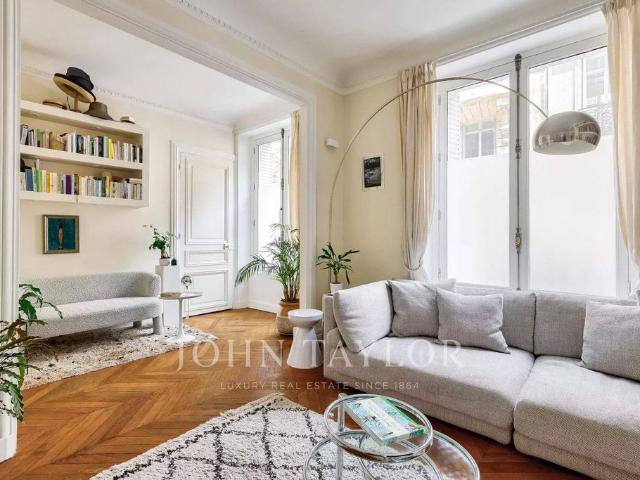 Appartement de luxe de 68 m2 en vente Champs Elysées, Madeleine, Triangle d’or, Paris, Île de France