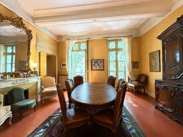 Appartement de luxe de 6 pièces en vente à Nîmes, France
