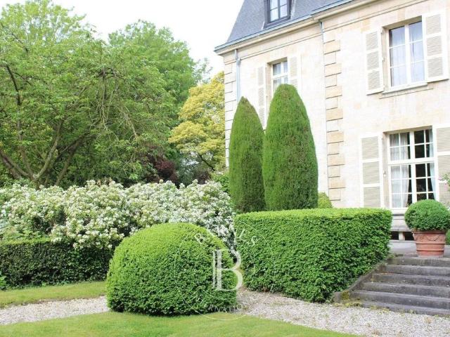 Appartement de luxe de 7 pièces en vente à Mouvaux, France