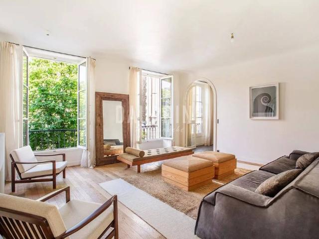 Appartement de luxe de 80 m2 en vente Champs Elysées, Madeleine, Triangle d’or, Paris, Île de France