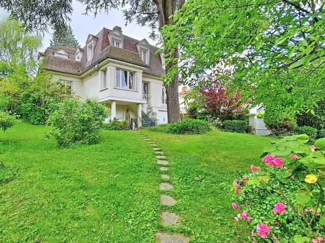 Appartement de luxe de 8 chambres en vente à Noisy le Grand, France