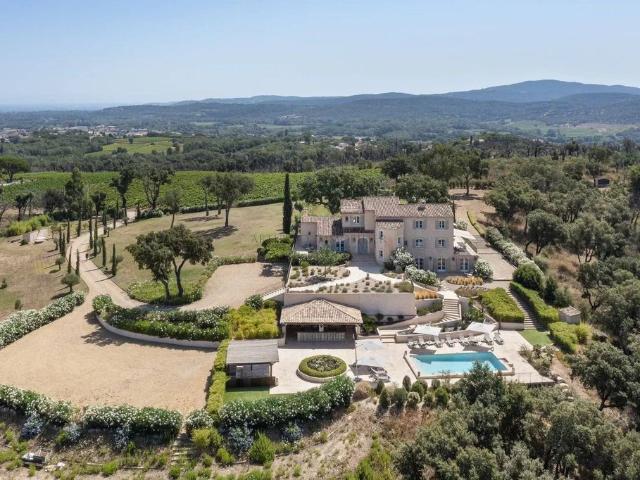 Maison de luxe de 16 pièces en location à Saint Tropez, France