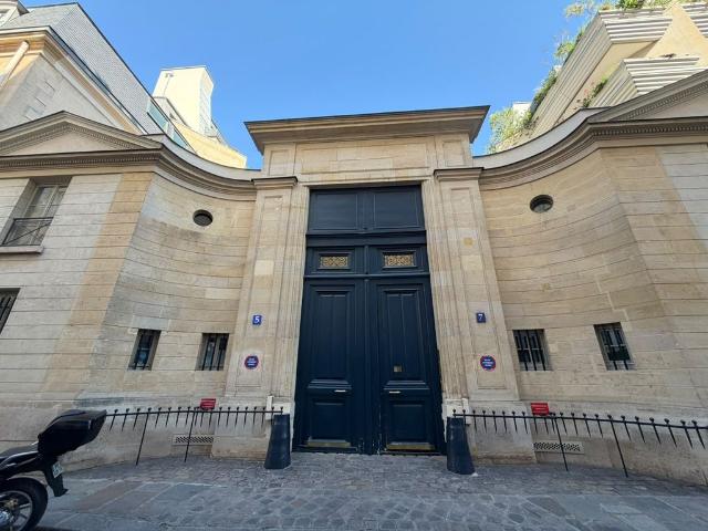 Appartement de luxe en location à Tour Eiffel, Invalides – Ecole Militaire, Saint Thomas d’Aquin, France