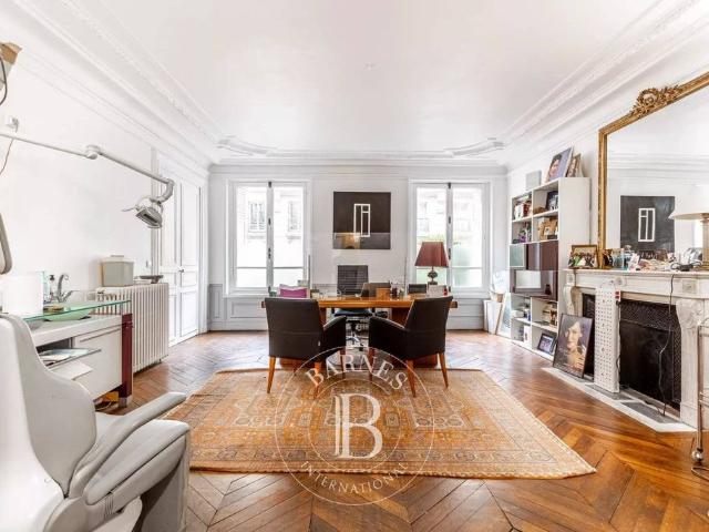 Appartement de luxe en vente à Champs Elysées, Madeleine, Triangle d’or, Paris, Île de France