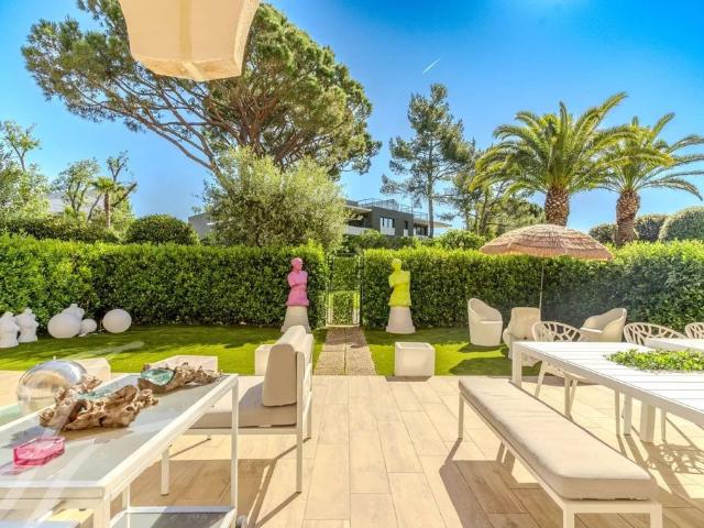 Appartement de luxe 2 chambres en vente à Villeneuve Loubet, Provence Alpes Côte d'Azur