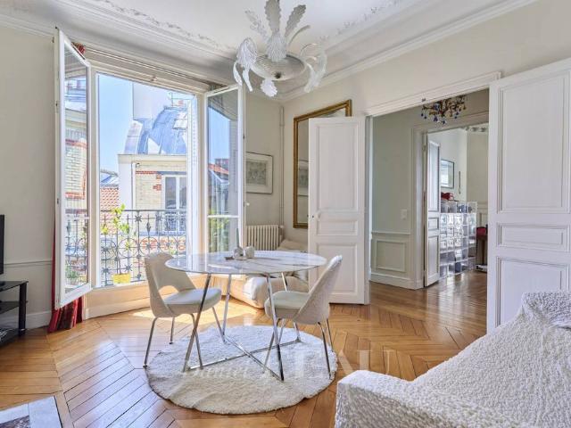 Appartement de luxe 2 chambres en vente à Canal Saint Martin, Château d’Eau, Porte Saint Denis, France