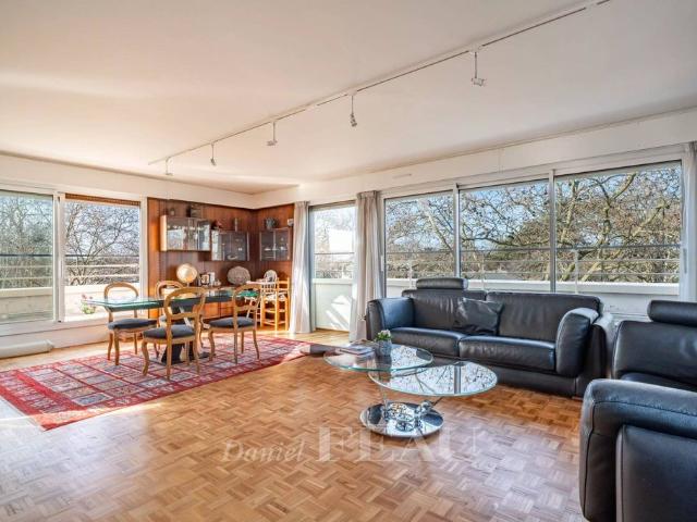 Appartement de luxe 2 chambres en vente à Le Vésinet, France
