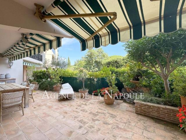 Appartement de luxe 2 chambres en vente à Mandelieu, Provence Alpes Côte d'Azur