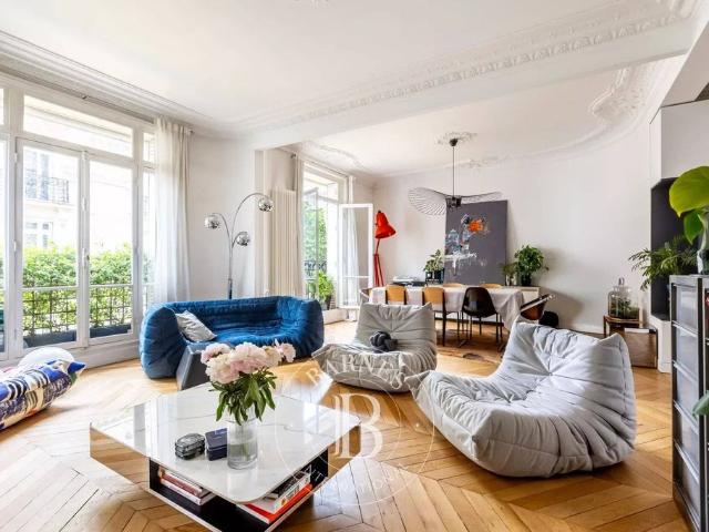 Appartement de luxe 2 chambres en vente à Motte Picquet, Commerce, Necker, Paris, Île de France