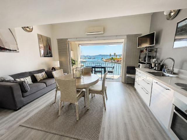 Appartement de luxe 2 chambres en vente à Port Grimaud, France