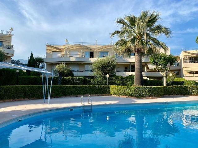 Appartement de luxe 2 chambres en vente à Roquebrune Cap Martin, Provence Alpes Côte d'Azur