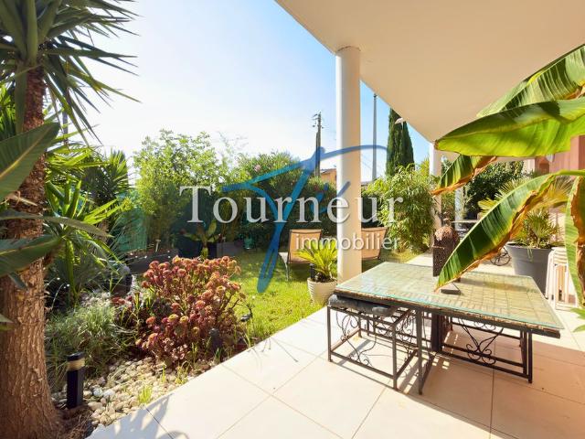 Appartement de luxe 2 chambres en vente à Sanary sur Mer, Provence Alpes Côte d'Azur