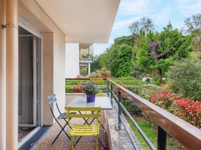 Appartement de luxe 2 chambres en vente à Saint Cloud, France