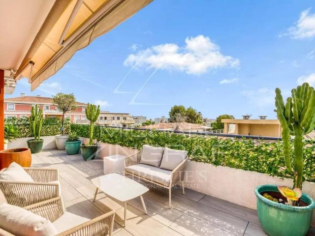 Appartement de luxe 2 chambres en vente à Saint Laurent du Var, Provence Alpes Côte d'Azur