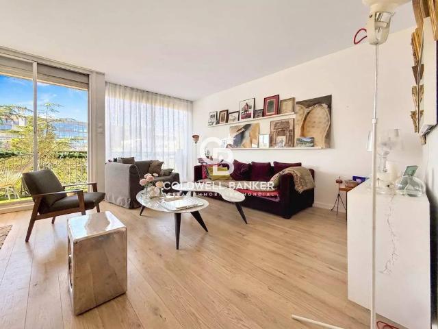 Appartement de luxe 2 chambres en vente à Suresnes, France