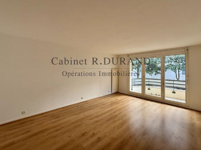 Appartement de luxe 3 chambres en location à Courbevoie, Île de France