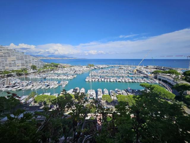 Appartement de luxe 4 chambres en vente à Villeneuve Loubet, Provence Alpes Côte d'Azur