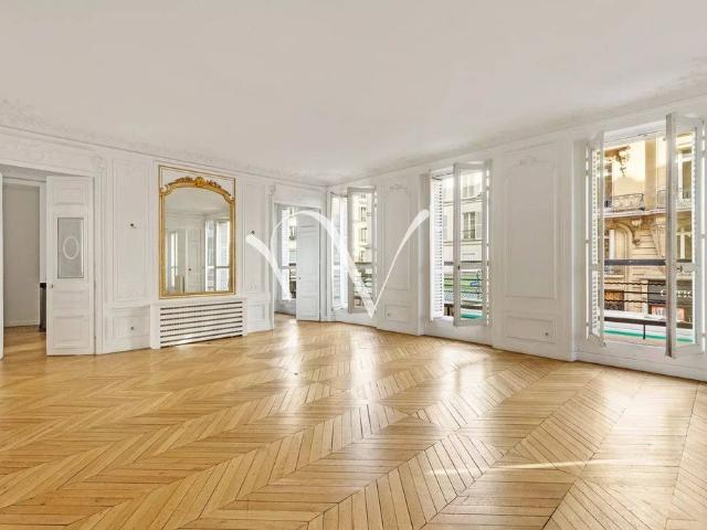 Appartement de luxe 3 chambres en vente à Champs Elysées, Madeleine, Triangle d’or, Paris, Île de France