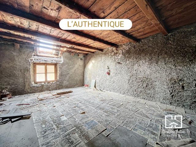 Appartement de plusieurs pièces à rénover à Briançon cité Vauban