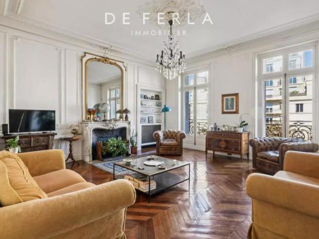 Appartement de prestige avec balcon et vues ouvertes Paris 8