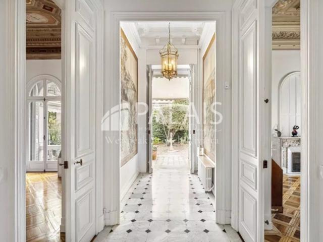 APPARTEMENT DE PRESTIGE AVEC JARDIN VUE MER PROCHE FRANCK PILATTE ET MER