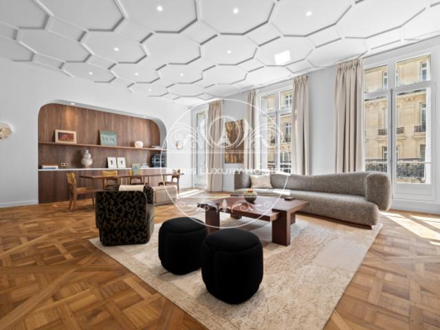 Appartement de prestige dans le Triangle d'Or à Paris 8ème !