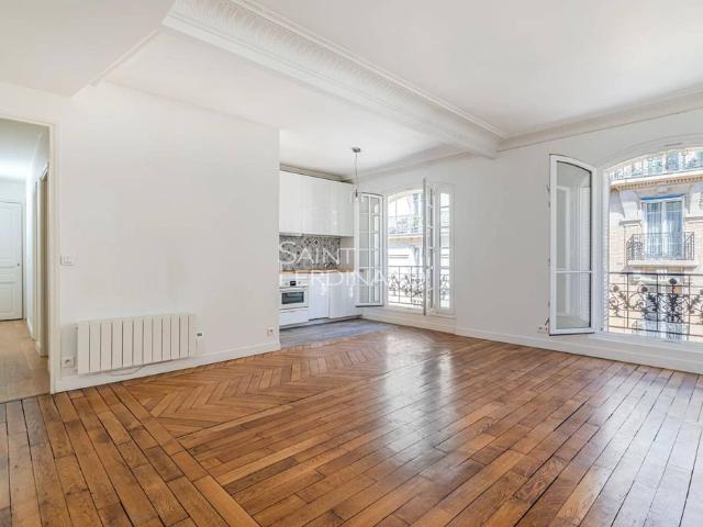 Appartement de prestige de 62 m2 en vente Montmartre, Abbesses, Grandes Carrières, Paris, Île de France