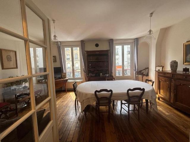 Appartement de prestige de 69 m2 en vente Montmartre, Abbesses, Grandes Carrières, Paris, Île de France