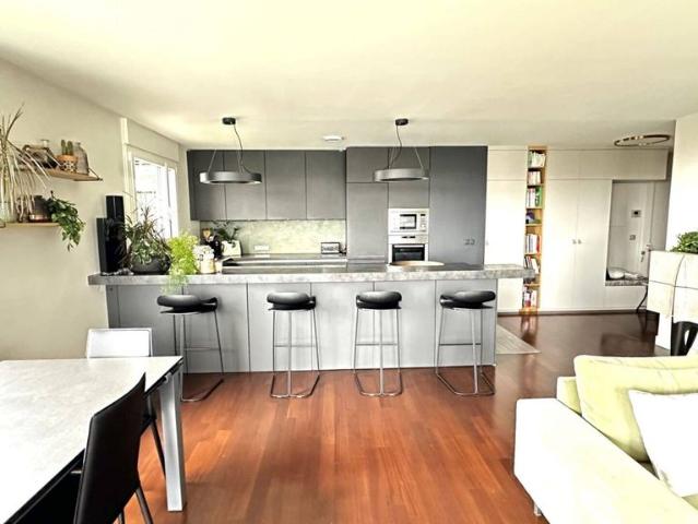 Appartement de prestige de 91 m2 en vente Courbevoie, France