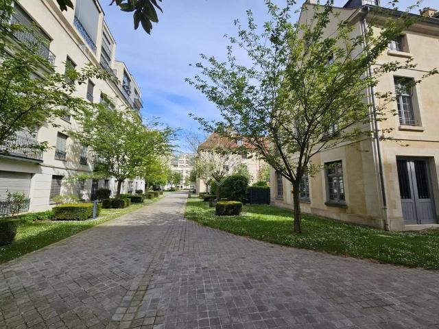 Appartement de prestige de 116 m2 en location Tour Eiffel, Invalides – Ecole Militaire, Saint Thomas d’Aquin, France