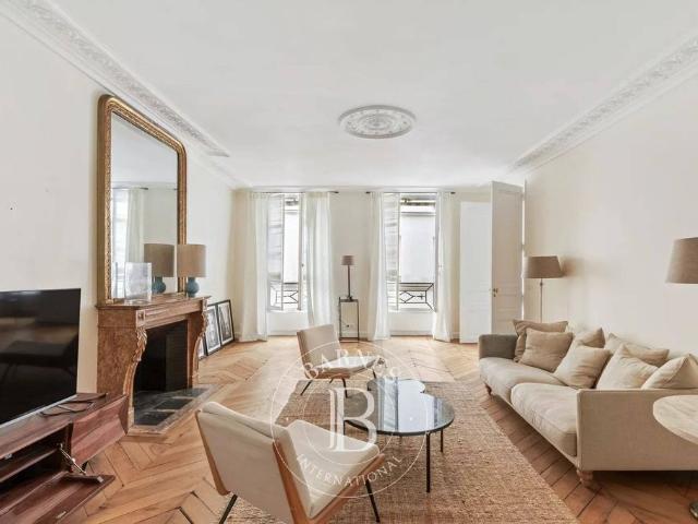 Appartement de prestige de 128 m2 en vente Chatelet les Halles, Louvre Tuileries, Palais Royal, France