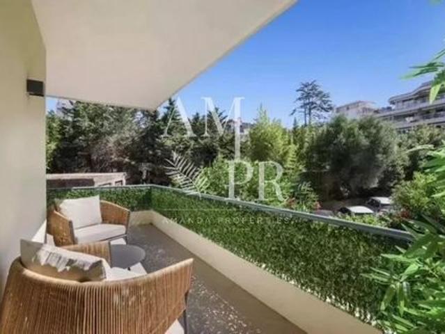Cannes – Basse Californie | Élégant 3 pièces rénové à 5 minutes de la Croisette