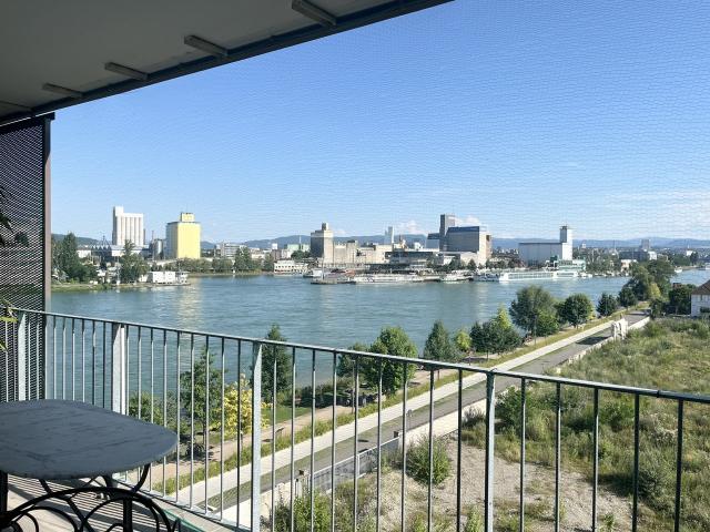 «Appartement de rêve – vue imprenable sur le tripoint/port du Rhin, Bâle, CH / Weil, D / Huningue, F»