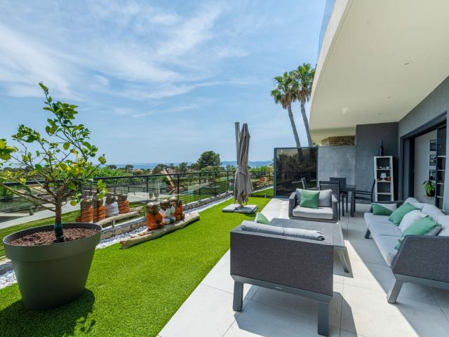 Appartement De Standing Vue Mer Avec Grand Garage À Pied Du. 100m² Saint Raphaël