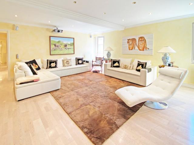 APPARTEMENT DE STANDING AU COEUR DE ST TROPEZ