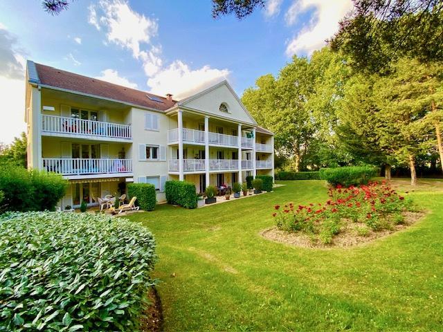 APPARTEMENT DE STANDING AVEC TERRASSE ET VUE SUR GOLF