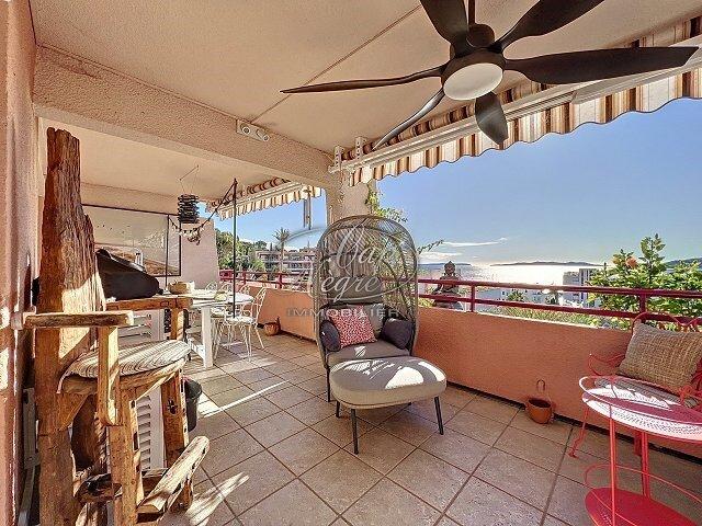 Appartement de standing avec vue mer, à proximité du Lavandou ce