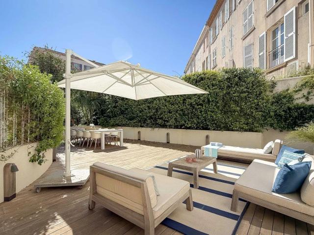 Appartement de standing en rez de jardin avec grande terrass. 122m² Saint Tropez