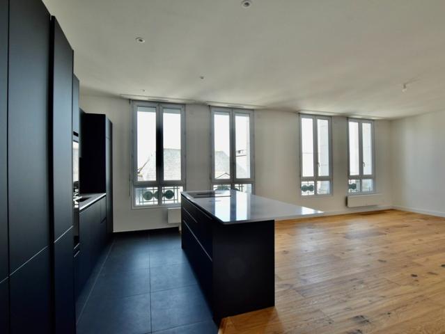 Appartement de standing entièrement rénové place Ralliement !