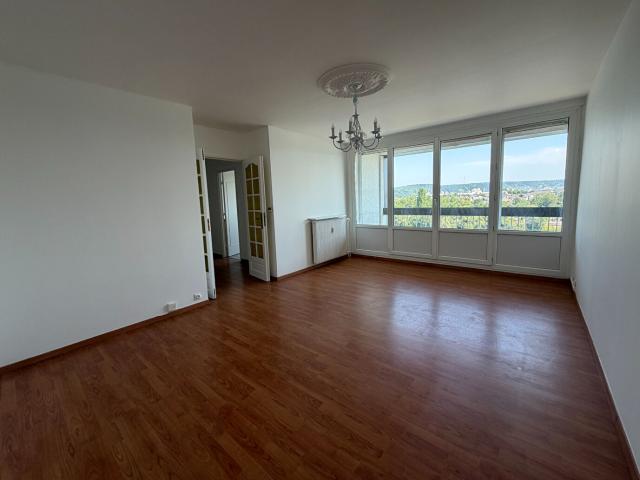 Appartement de standing F3 avec 2 balcons et place de parking