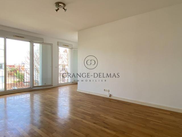 Appartement dernier étage avec ascenseur et parking CROIX BLANCHE