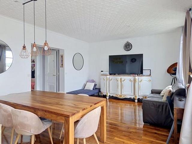 Appartement dernier étage avec ascenseur, lumineux